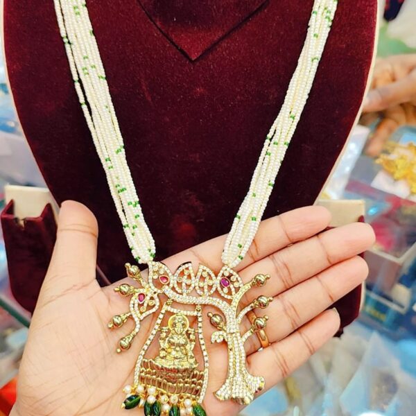 high quality.pearls chain with pendent..