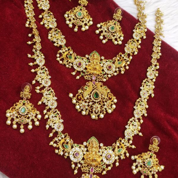 high quality..matt finished combo with 2 pairs of ear rings.... 1699