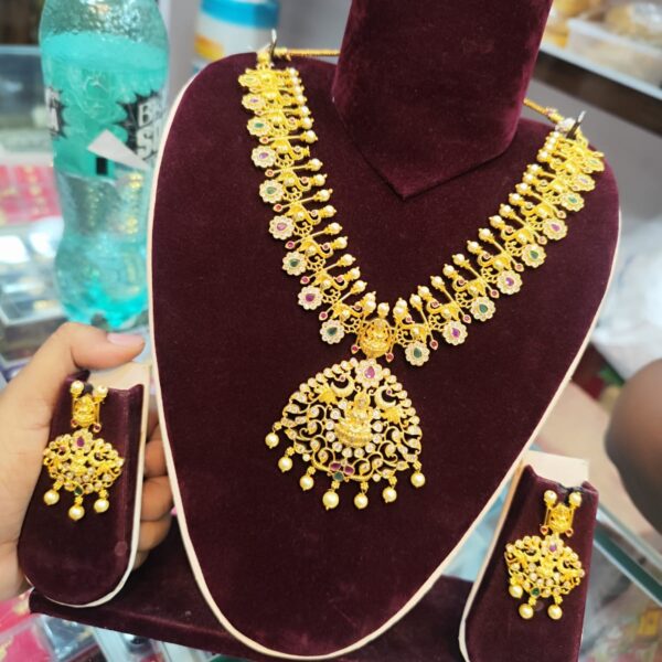 high quality..gold finished necklace..